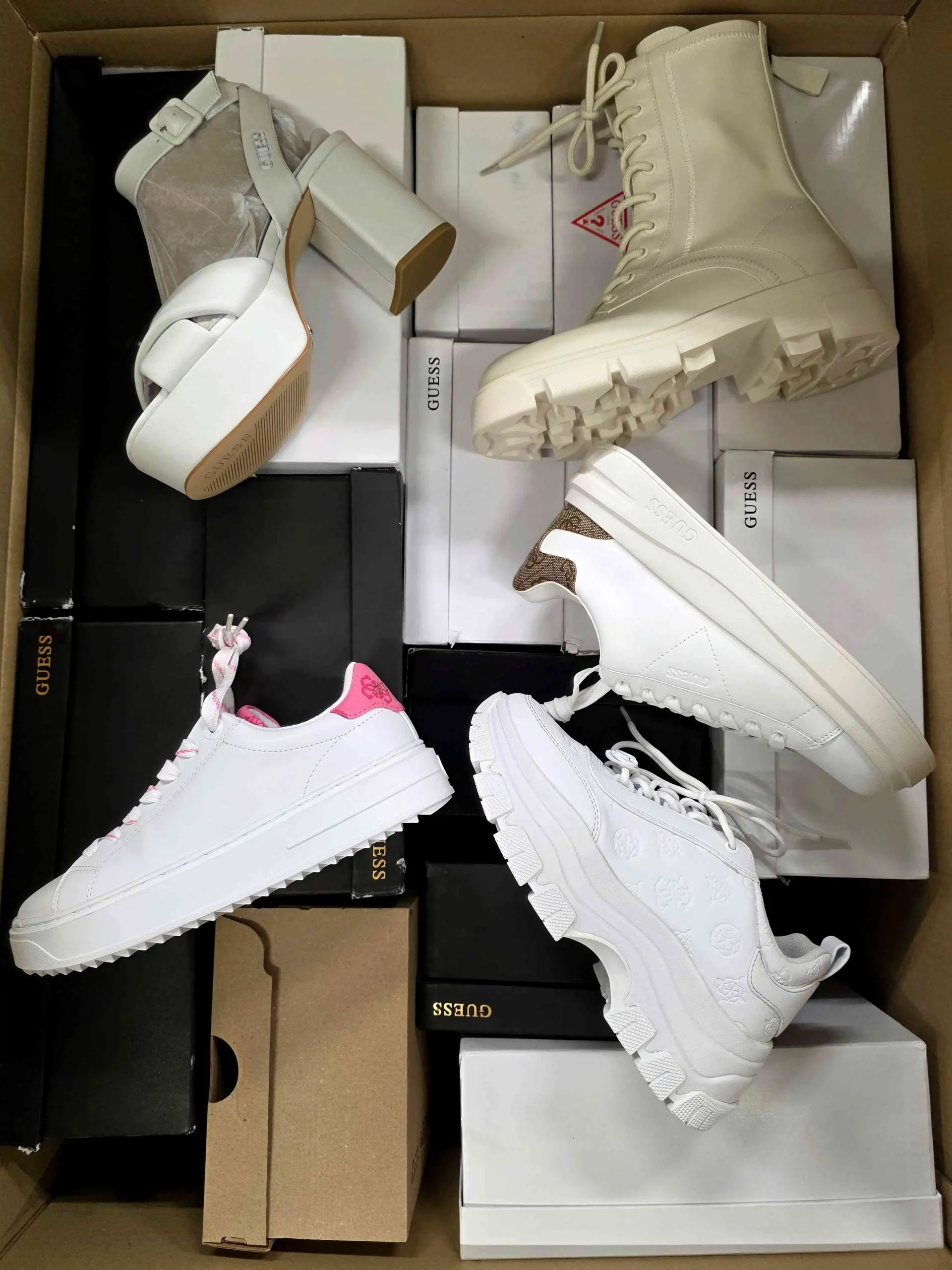 The photo shows a package with footwear in the category BS.