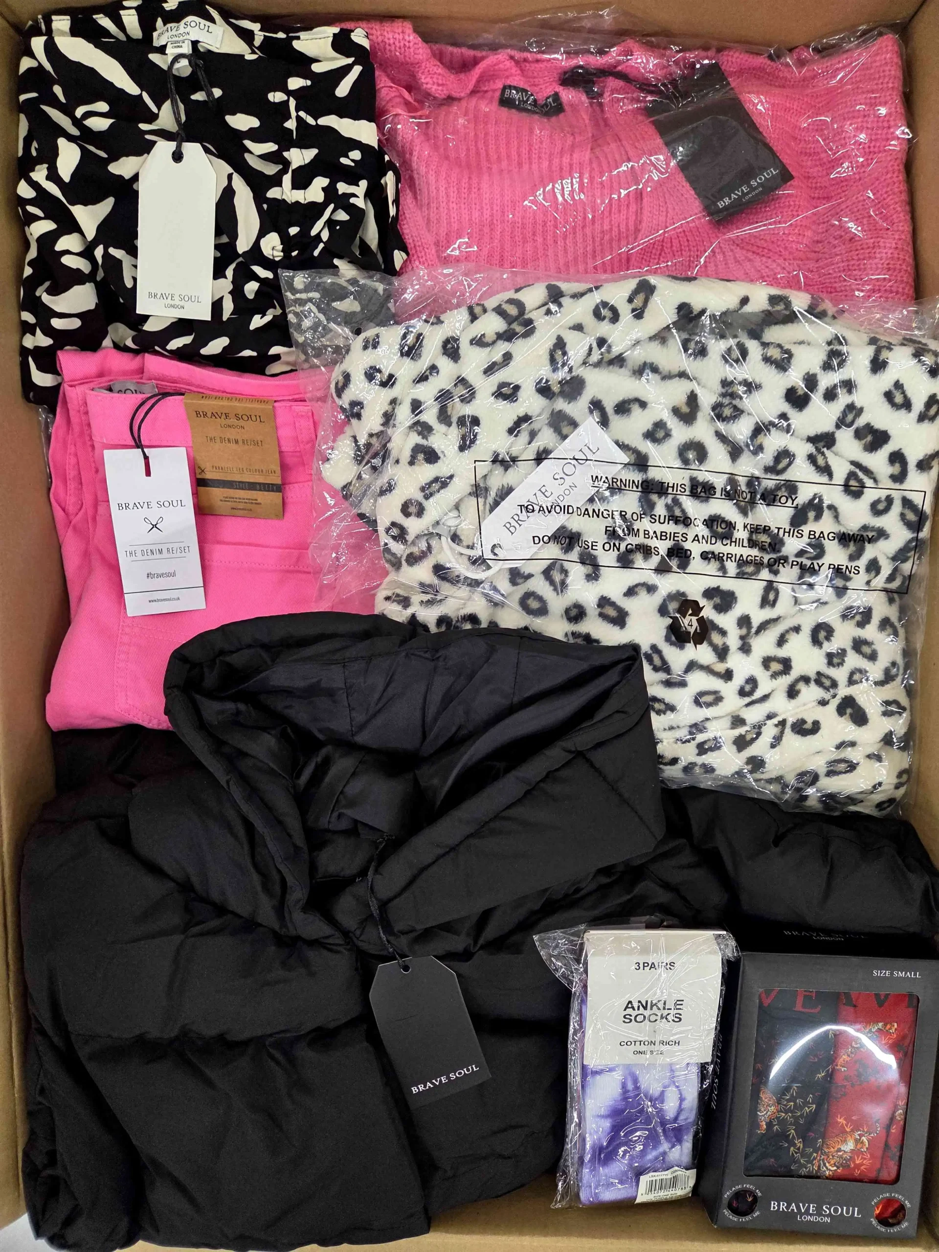 The photo shows a package with clothing in the category BB.