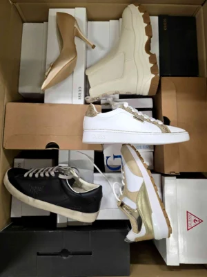 The photo shows a package with footwear in the category BS.