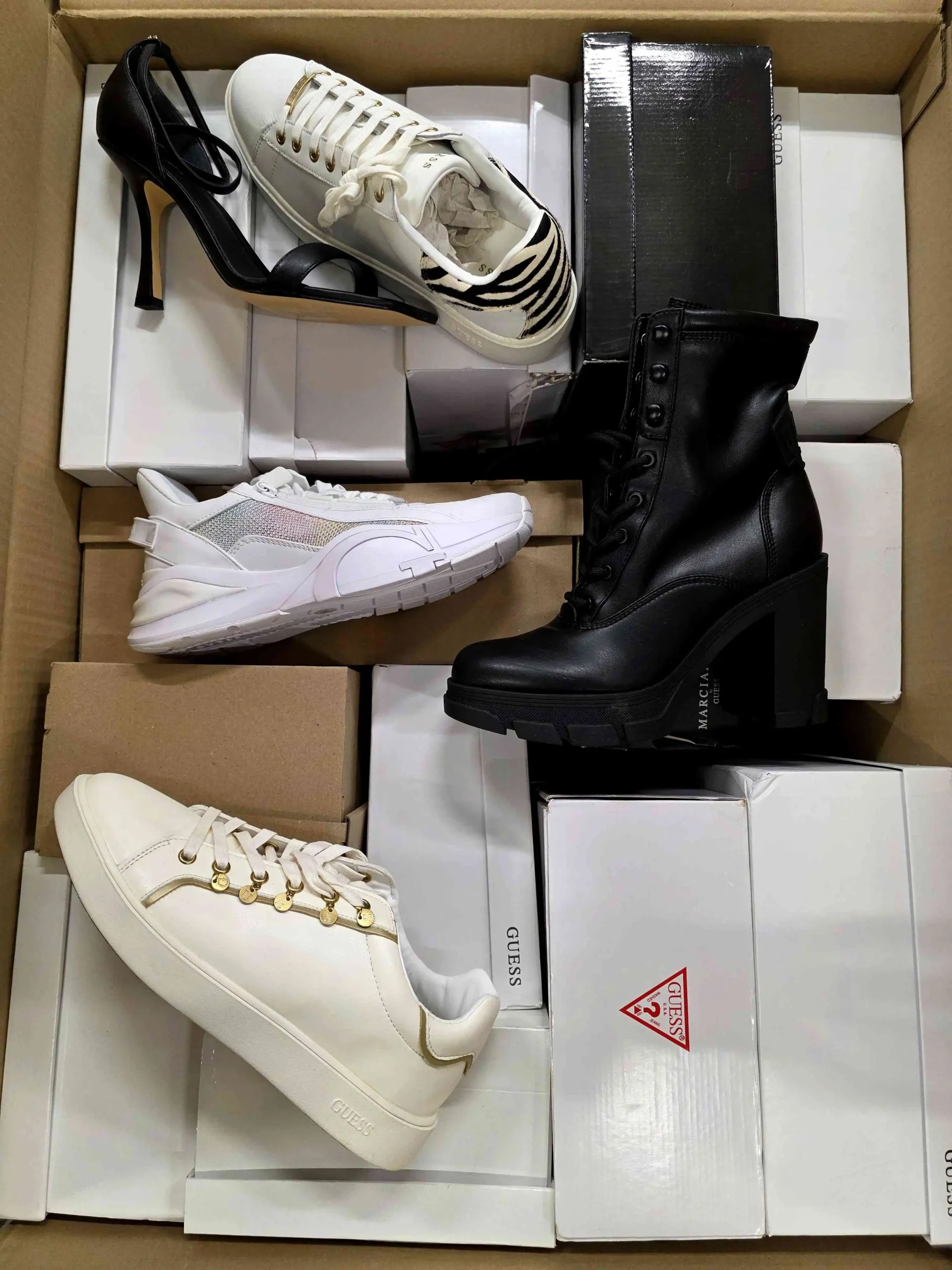 The photo shows a package with footwear in the category BS.