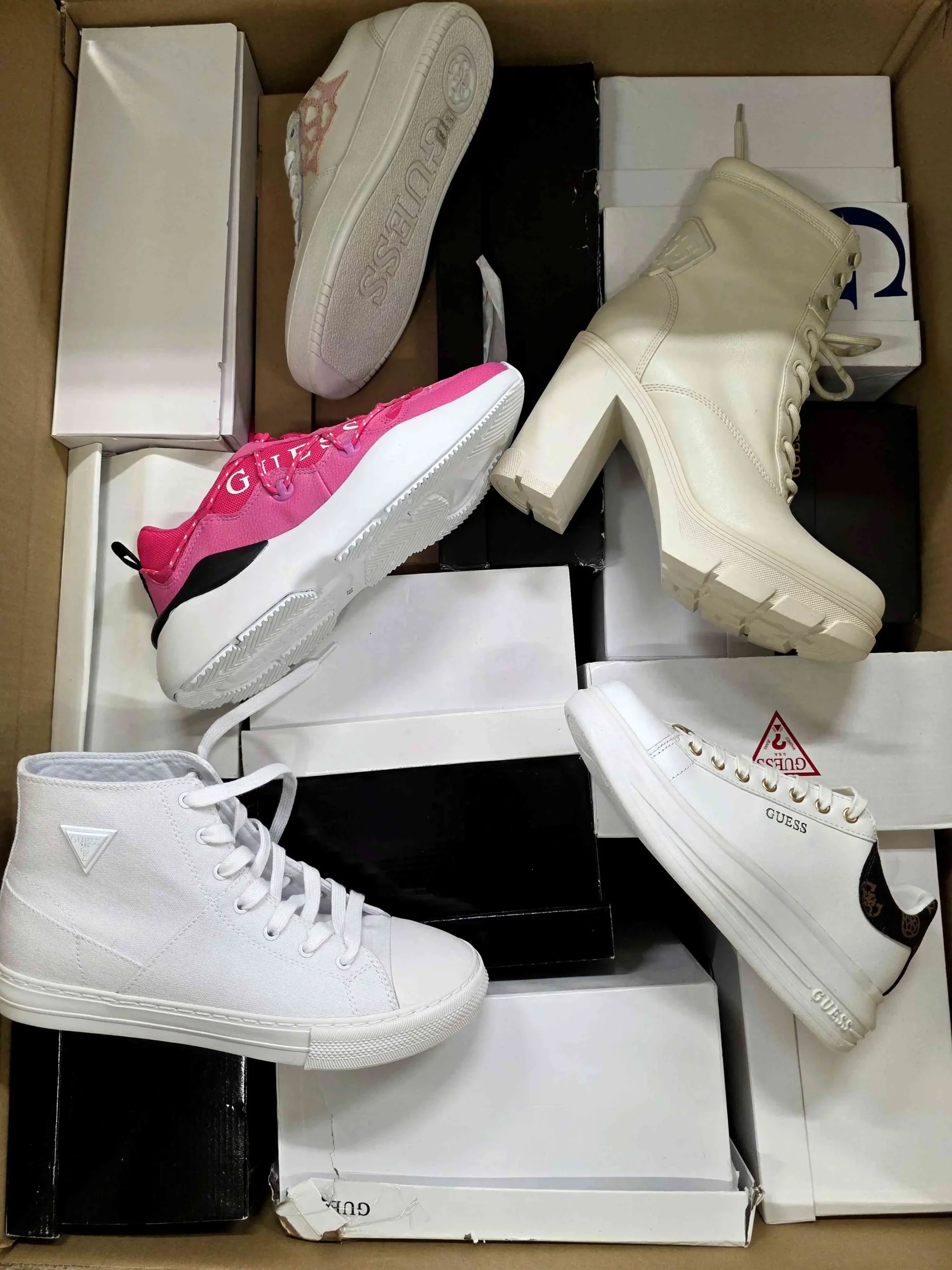 The photo shows a package with footwear in the category BS.