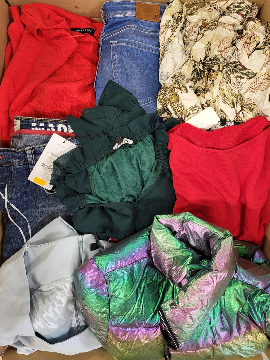 TSC458 3 The photo shows a package with clothing in the category TSC.