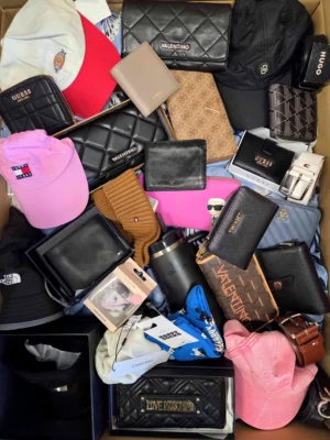 The picture shows a package with accessories in the category AC.