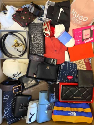 The picture shows a package with accessories in the category AC.