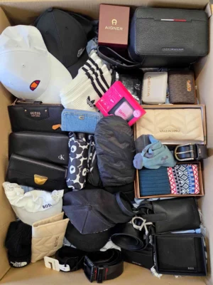 The picture shows a package with accessories in the category AC.