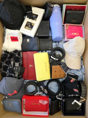 The picture shows a package with accessories in the category AC.