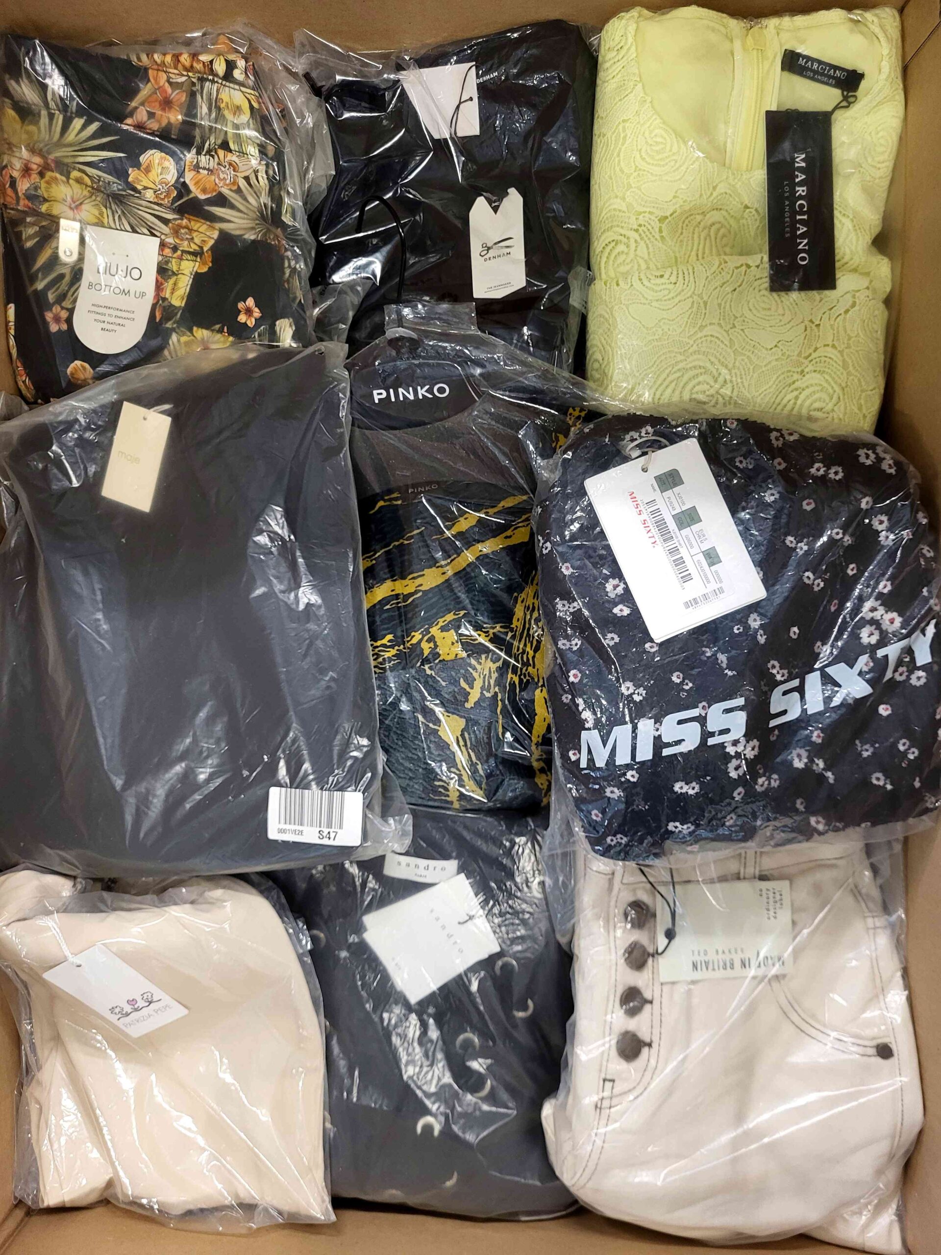 The photo shows a package with clothing in the category AP.