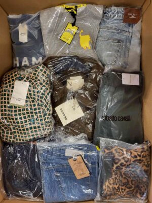 The photo shows a package with clothing in the category AP.