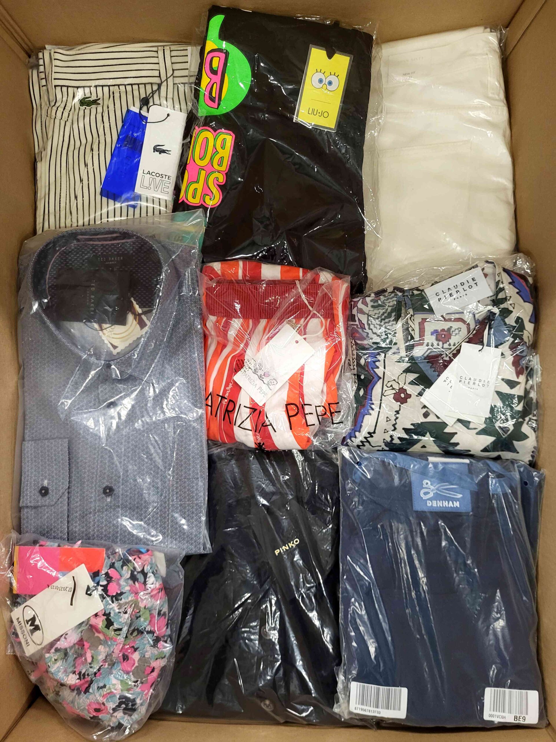 AP617 3 The photo shows a package with clothing in the category AP.