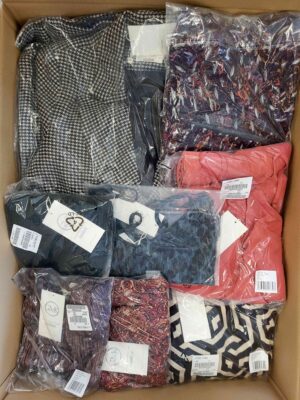 The photo shows a package with clothing in the category YA.
