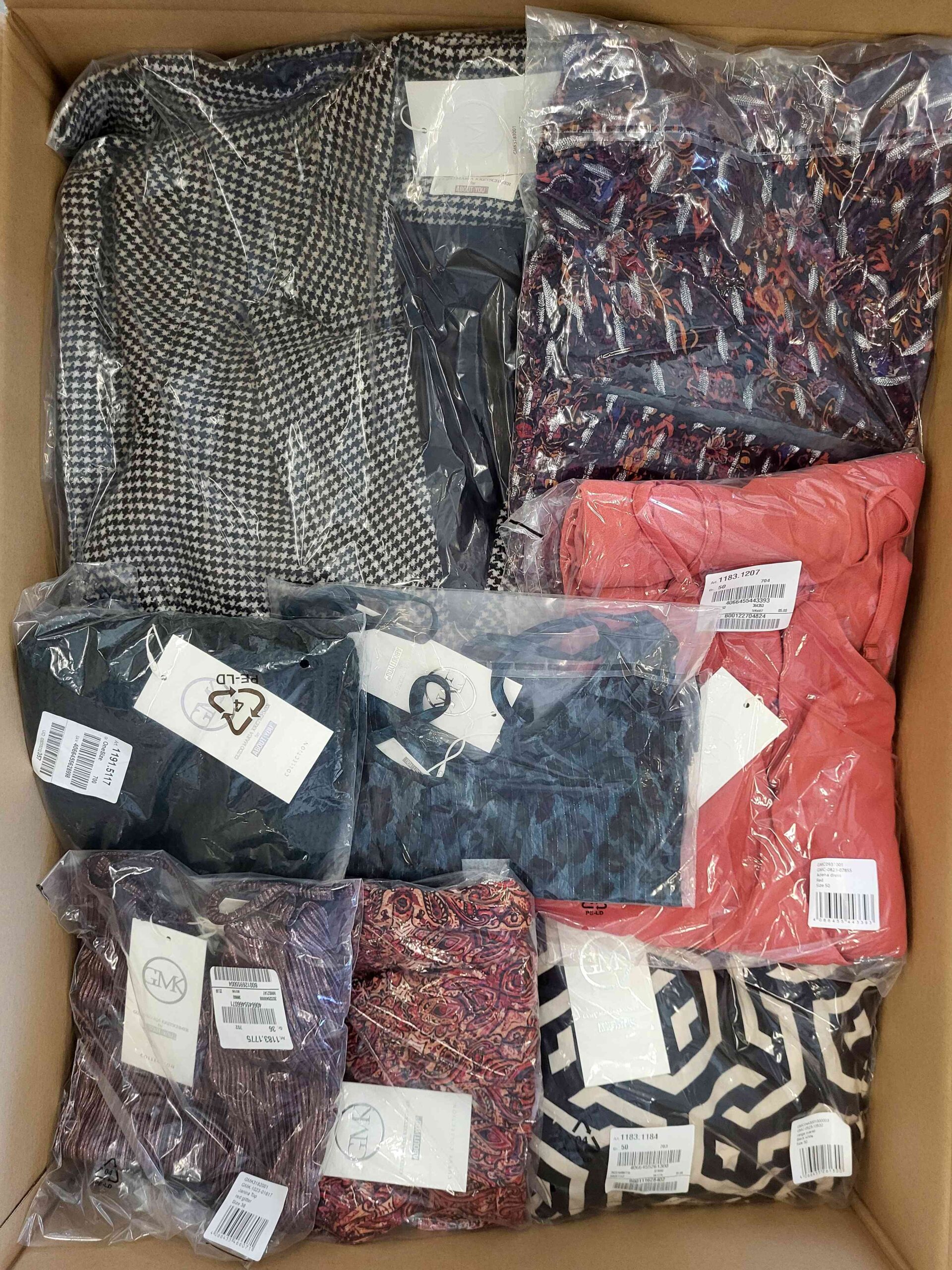 The photo shows a package with clothing in the category YA.