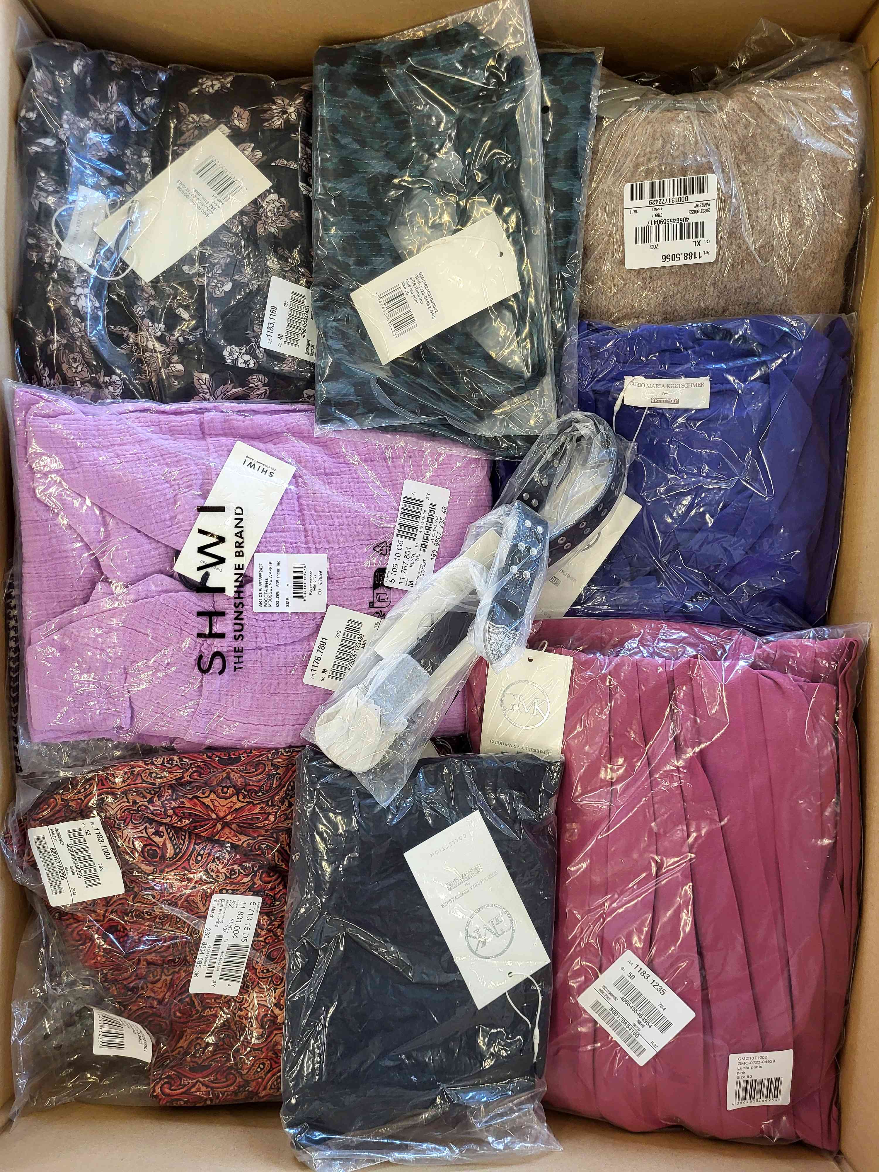 The photo shows a package with clothing in the category YA.