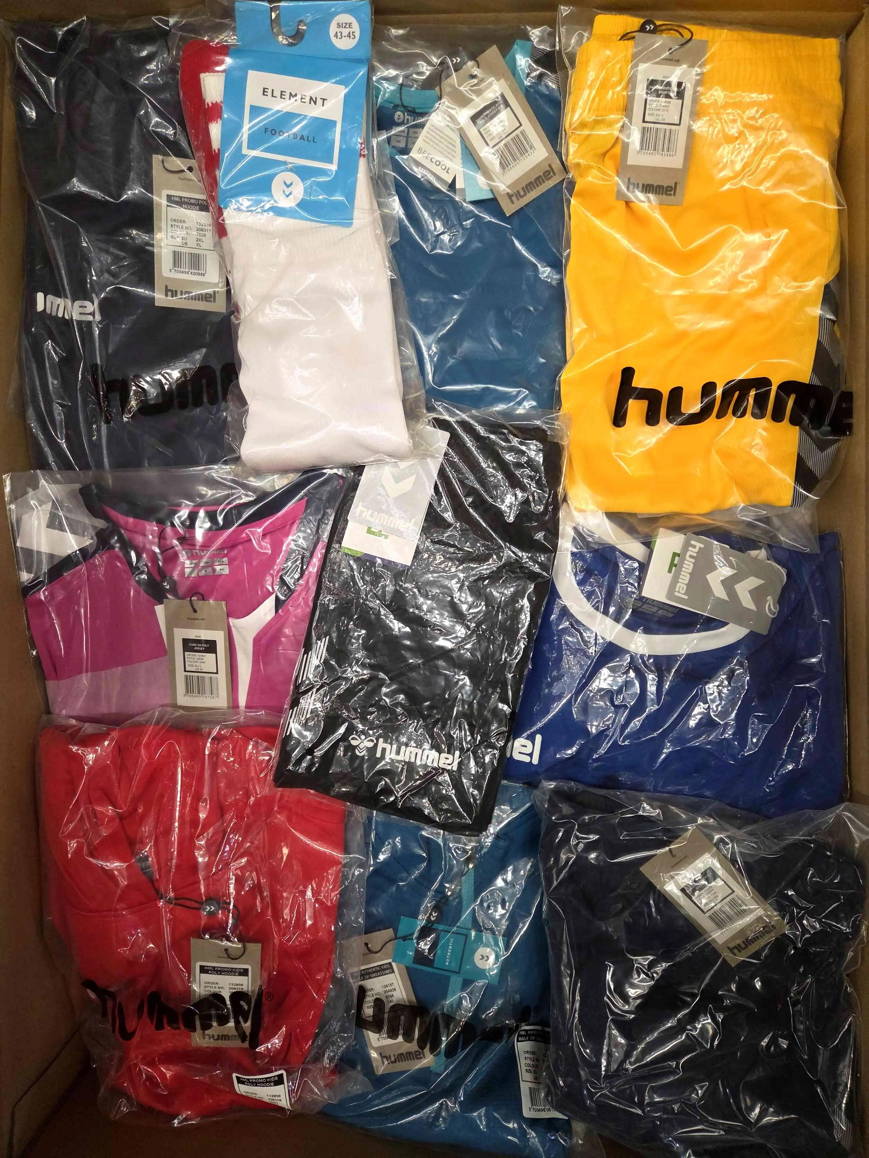 H810 3 The photo shows a package with clothing in the category H.