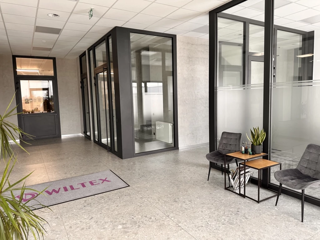 The photo shows a package with clothing in the category B.