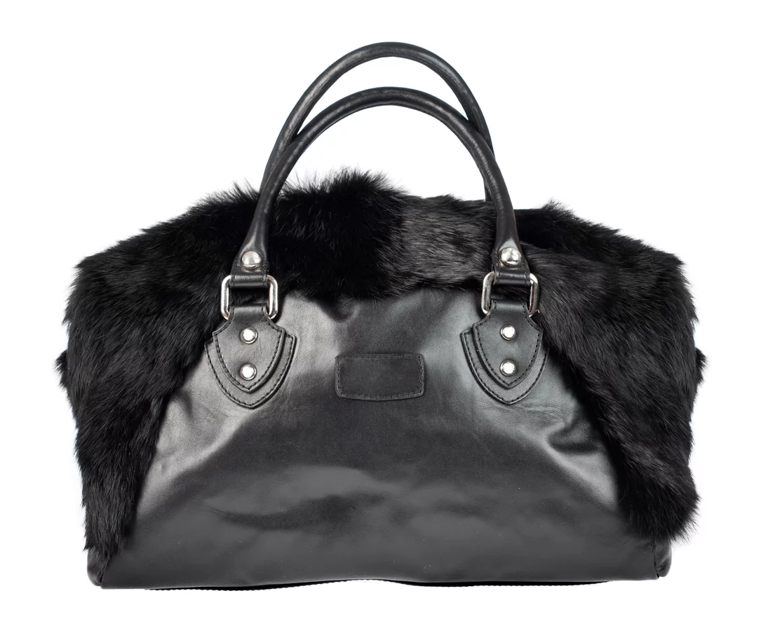 Premium Brands 4 The photo shows a package with clothing in the category AR.