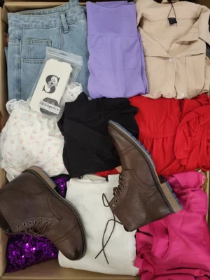 The photo shows a package with clothing in the category SN.