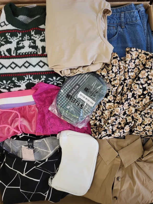The photo shows a package with clothing in the category SN.