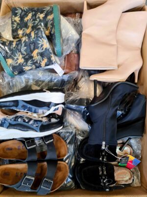 The photo shows a package with footwear in the category BSU.