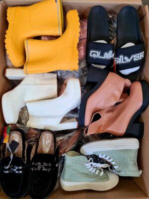 The photo shows a package with footwear in the category BSU.
