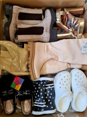 The photo shows a package with footwear in the category BSU.