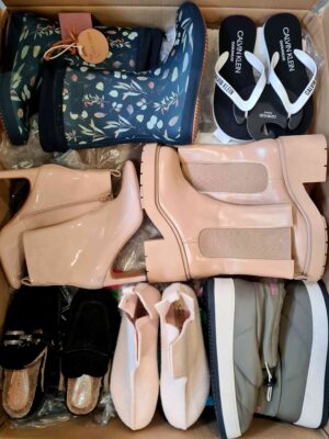 The photo shows a package with footwear in the category BSU.