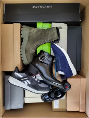 The photo shows a package with footwear in the category AS.