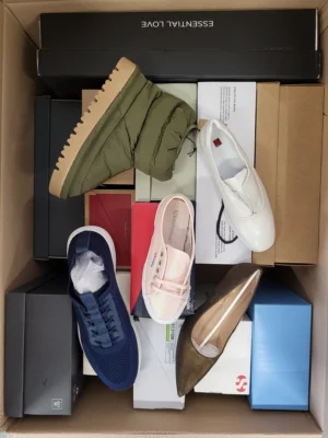 The photo shows a package with footwear in the category AS.