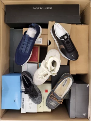 The photo shows a package with footwear in the category AS.