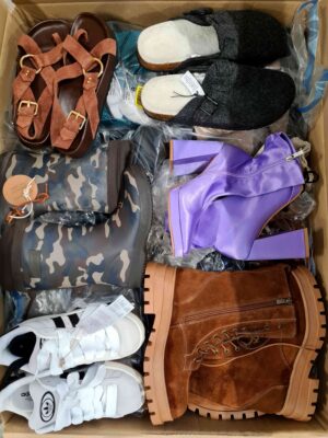 The photo shows a package with footwear in the category BSU.