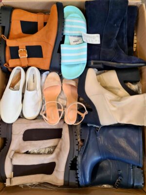The photo shows a package with footwear in the category BSU.