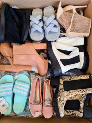 The photo shows a package with footwear in the category BSU.