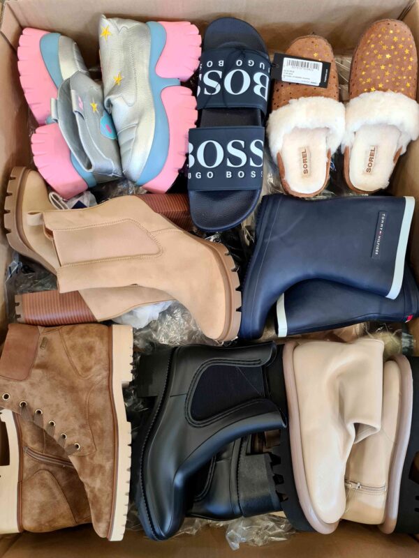 The photo shows a package with footwear in the category BSU.