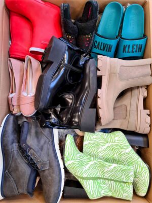 The photo shows a package with footwear in the category BSU.