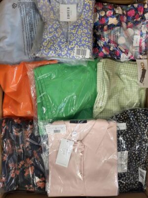 The photo shows a package with clothing in the category AR.
