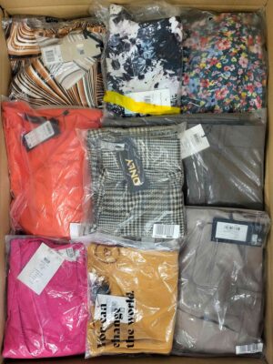 The photo shows a package with clothing in the category AR.