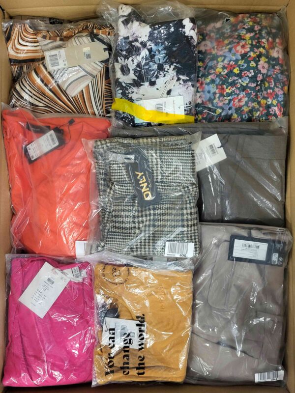 The photo shows a package with clothing in the category AR.