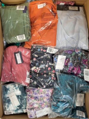The photo shows a package with clothing in the category AR.