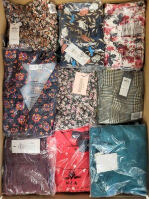The photo shows a package with clothing in the category AR.