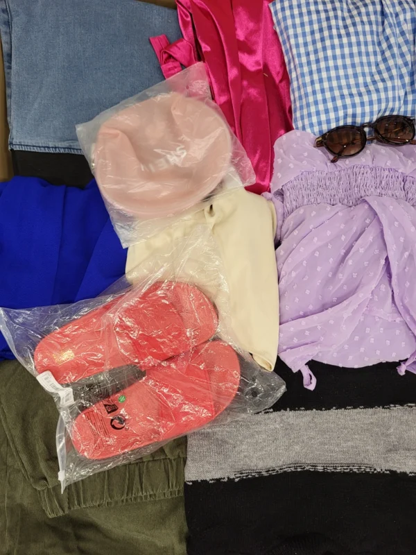 The photo shows a package with clothing in the category SN.