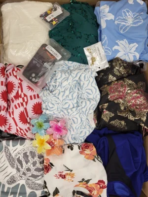 The photo shows a package with clothing in the category SN.