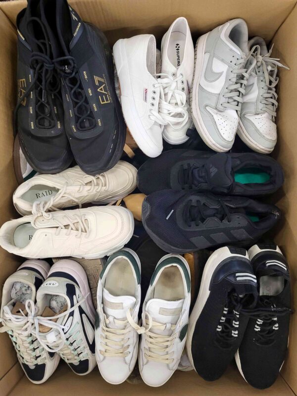 The photo shows a package with footwear in the category SH.