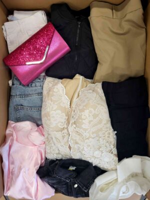 The photo shows a package with clothing in the category BSN.