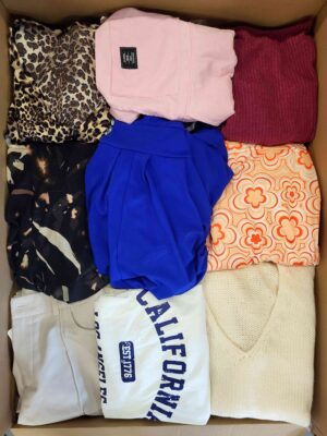 The photo shows a package with clothing in the category BSN.