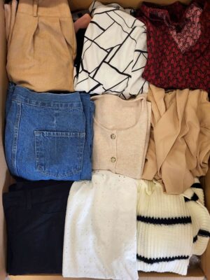 The photo shows a package with clothing in the category BSN.