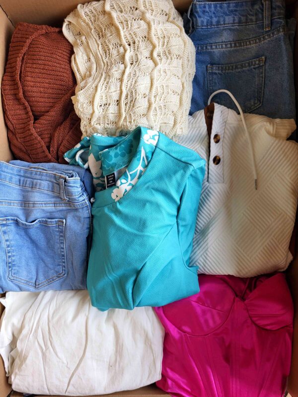 The photo shows a package with clothing in the category BSN.