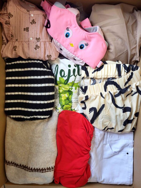 The photo shows a package with clothing in the category BSN.