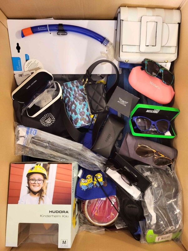 The photo shows a package with clothing in the category A.