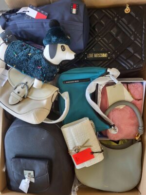 The picture shows a package with accessories in the category HB.