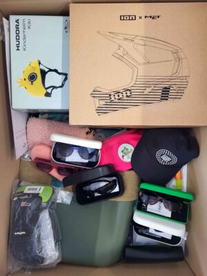The photo shows a package with clothing in the category A.