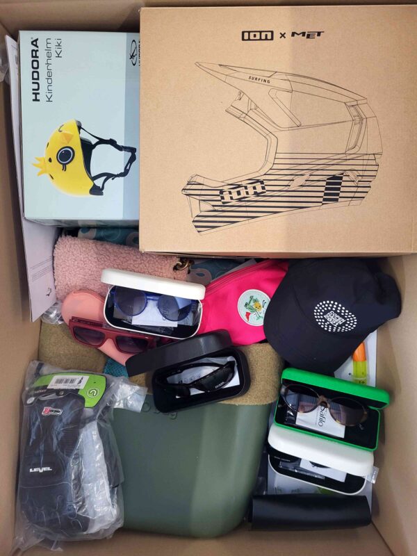 The photo shows a package with clothing in the category A.